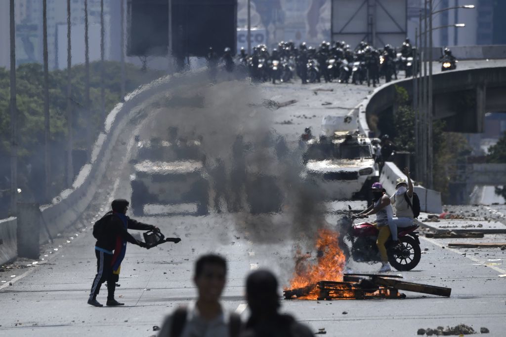 Colonel venezuelean, susținător al lui Maduro, împușcat în gât. Anunțul președintelui - Imaginea 12