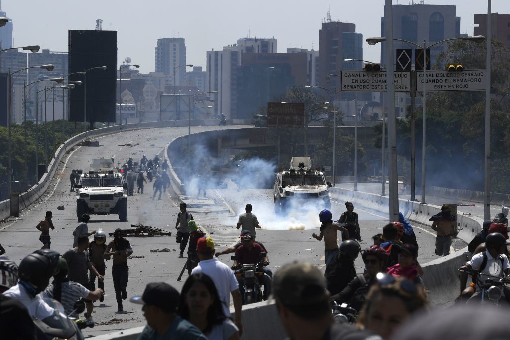 Colonel venezuelean, susținător al lui Maduro, împușcat în gât. Anunțul președintelui - Imaginea 4