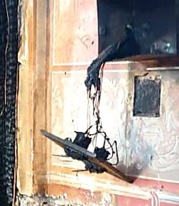 Incendiu la o biserică din Arad. Biblia și Tricolorul au scăpat din calea flăcărilor - Imaginea 5