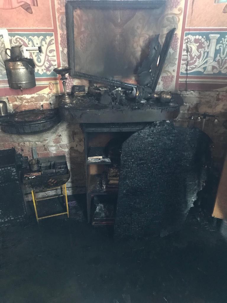 Incendiu la o biserică din Arad. Biblia și Tricolorul au scăpat din calea flăcărilor - Imaginea 7