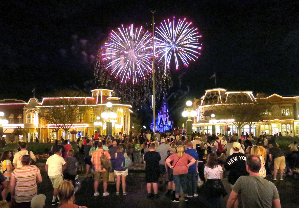 Disney ar putea verifica temperatura vizitatorilor la intrarea în parcuri, după redeschiderea acestora