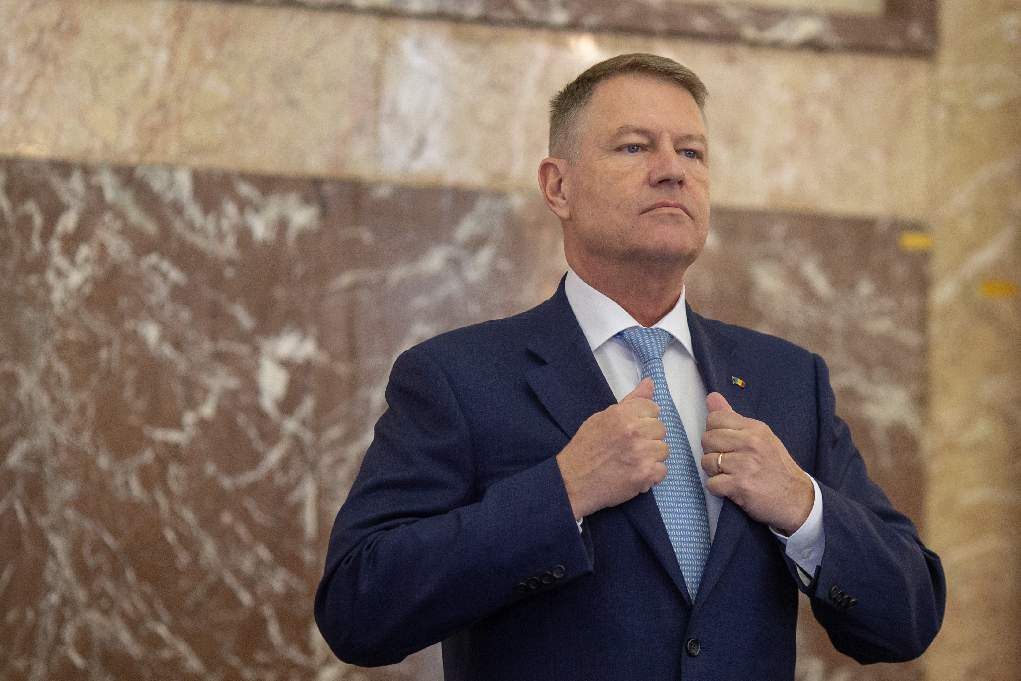 Klaus Iohannis este aşteptat să emită decretul de prelungire a stării