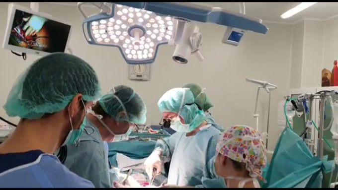 Echipamentele purtate în timpul operațiilor au devenit un coșmar pentru chirurgi: ”Te sufocă, pur și simplu”