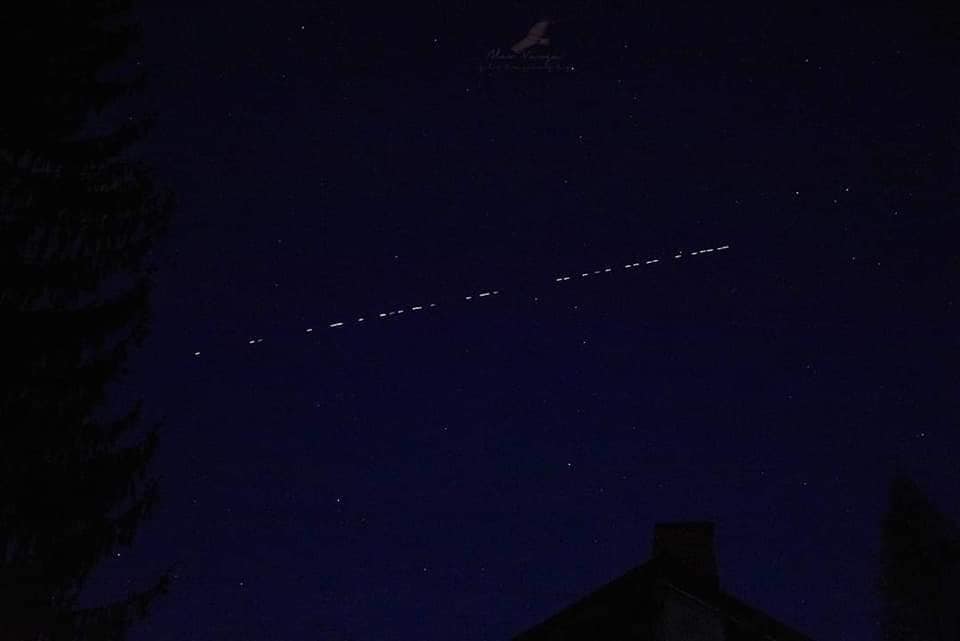 Sateliţi Starlink, vizibili cu ochiul liber vineri, în jurul orei 23:00