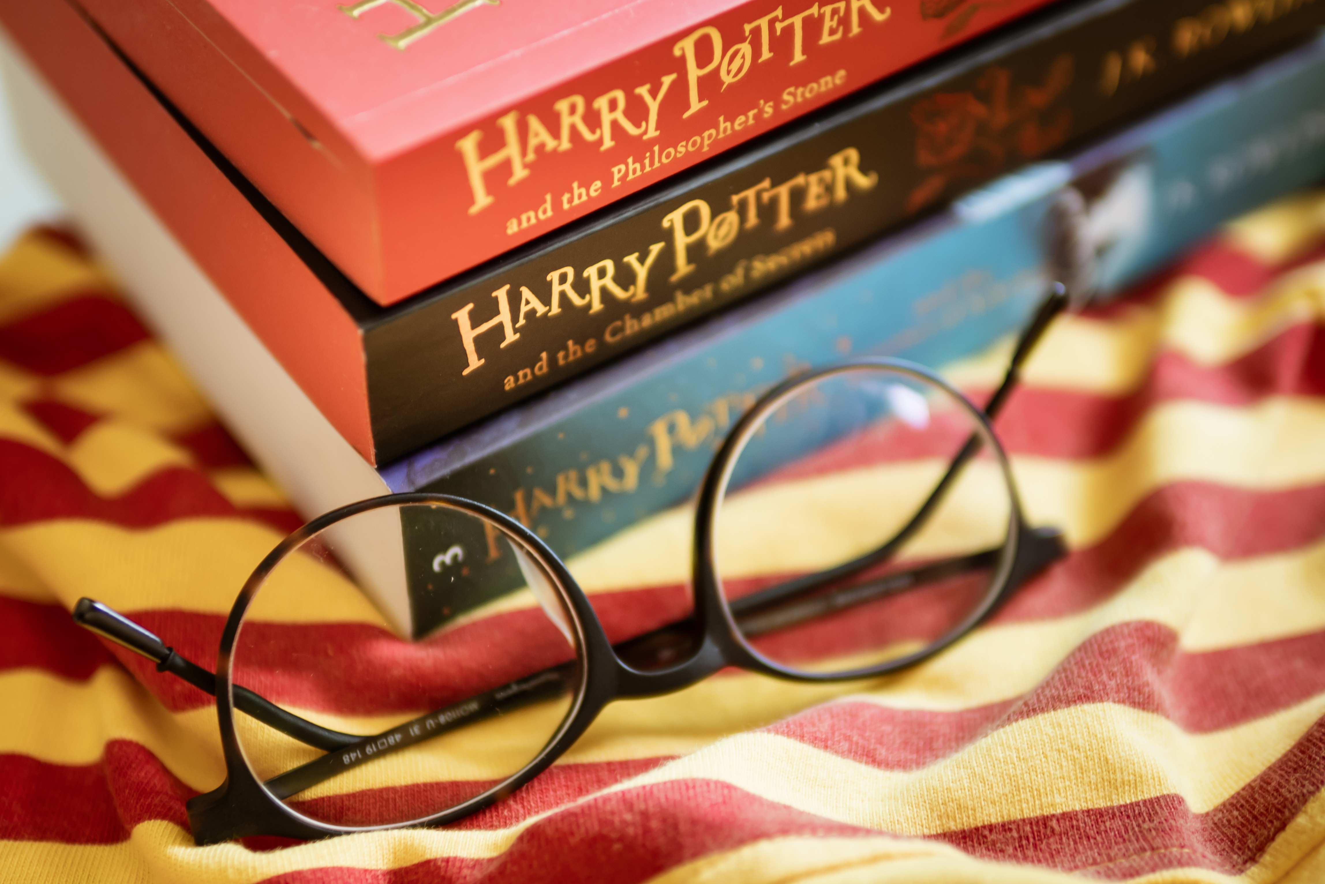 Au găsit pe un raft o carte cu Harry Potter care valorează 30.000 de lire. Moștenirea lăsată celor patru fiice de mama lor