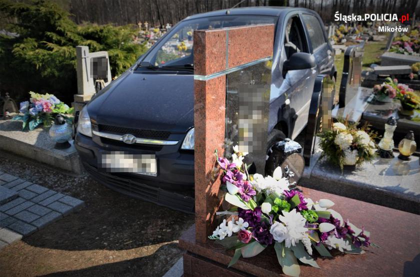 Dezastrul provocat de un șofer de 88 de ani într-un cimitir, după ce a intrat cu mașina printre morminte
