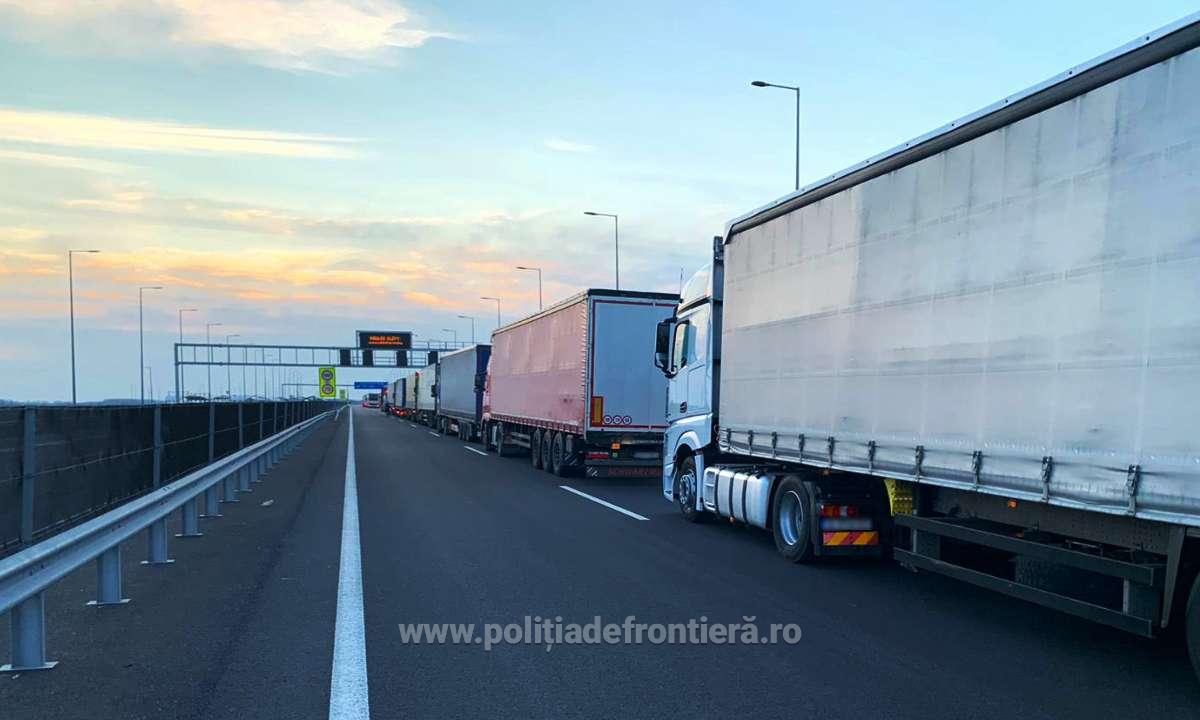 Coloane mari de camioane la frontiera cu Ungaria. Timpii de așeptare depășesc 6 ore