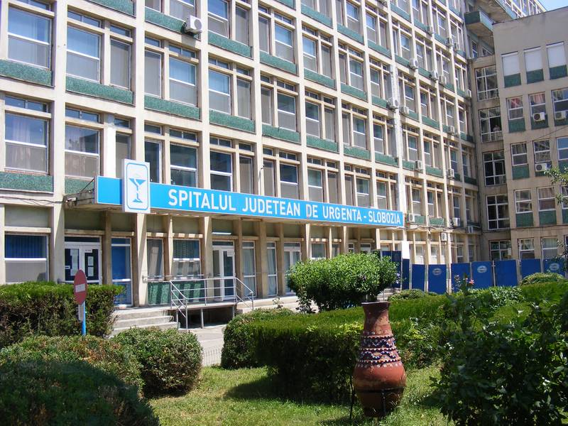 Un pacient a murit după ce s-a aruncat de la etajul 3 al spitalului din Slobozia, sub privirile a zeci de oameni