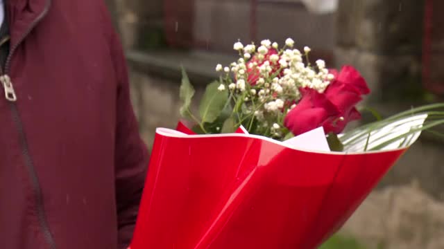 Andreea Moldovan a fost așteptată cu flori la spital, după ce a fost demisă de Cîțu