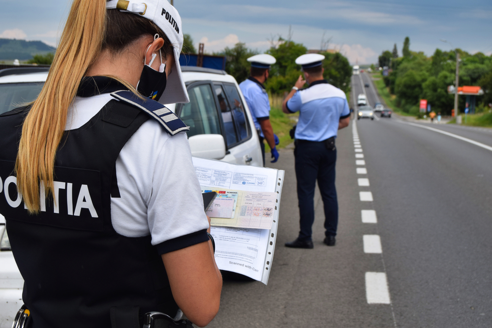 Un șofer din Turda circula cu un permis britanic, emis pe baza unuia maghiar, obținut pe baza unui permis românesc falsificat