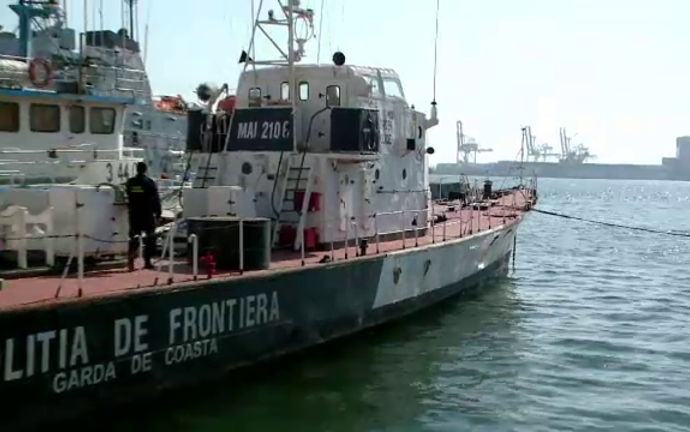Focuri de armă în Portul Constanța, pentru prinderea a patru egipteni contrabandiști