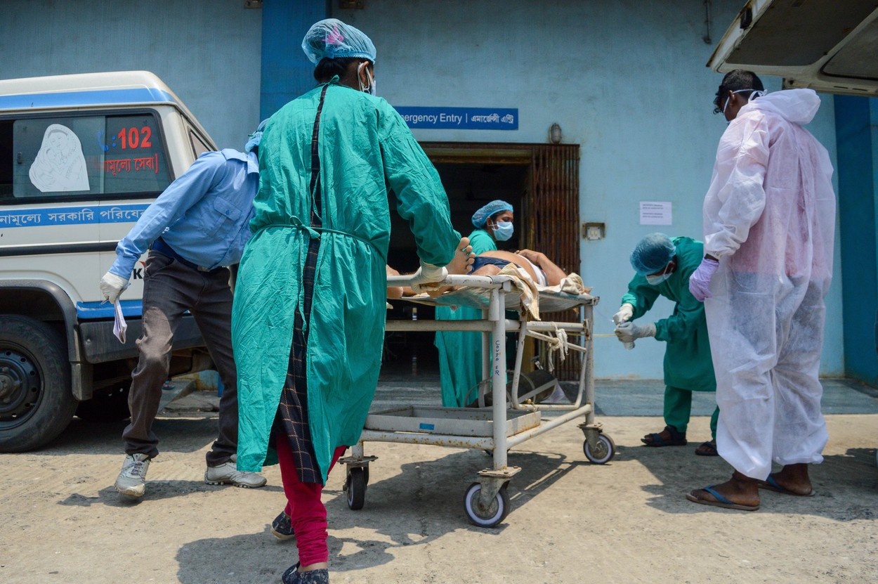 Pandemia ia amploare în India: peste 260.000 de cazuri zilnice. Spitalele sunt copleșite