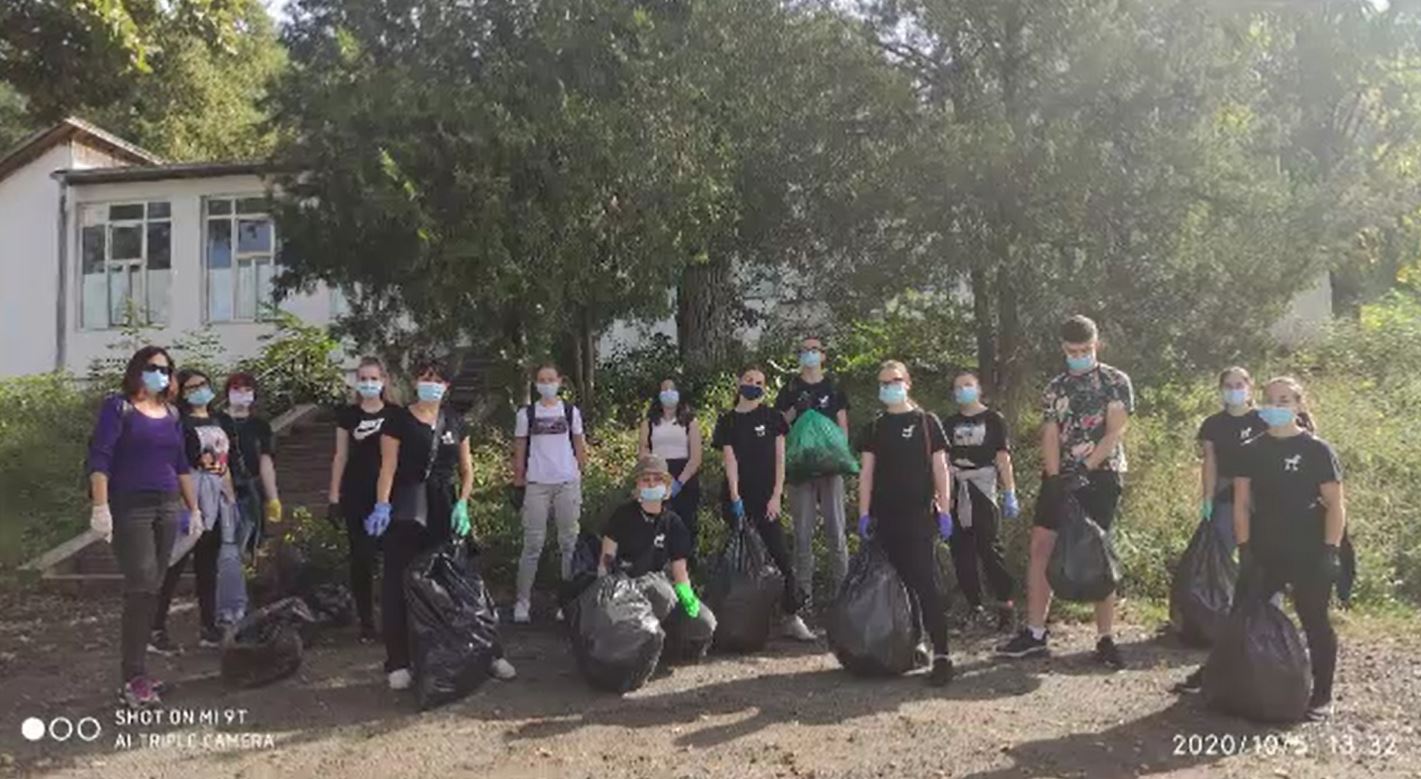 Inițiativă lăudabilă din partea unor elevi din Cluj, care au strâns deșeuri din parcuri pentru reciclare