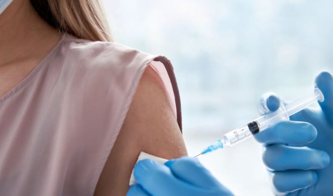 Senatul a respins proiectul de lege al USR PLUS privind acordarea unei zile libere pentru vaccinare