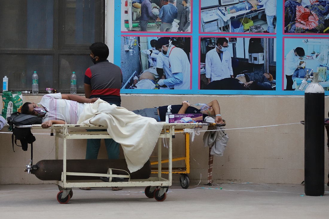 VIDEO. India: Bolnavii pe moarte zac în fața spitalelor pline cu pacienți infectați cu Covid-19