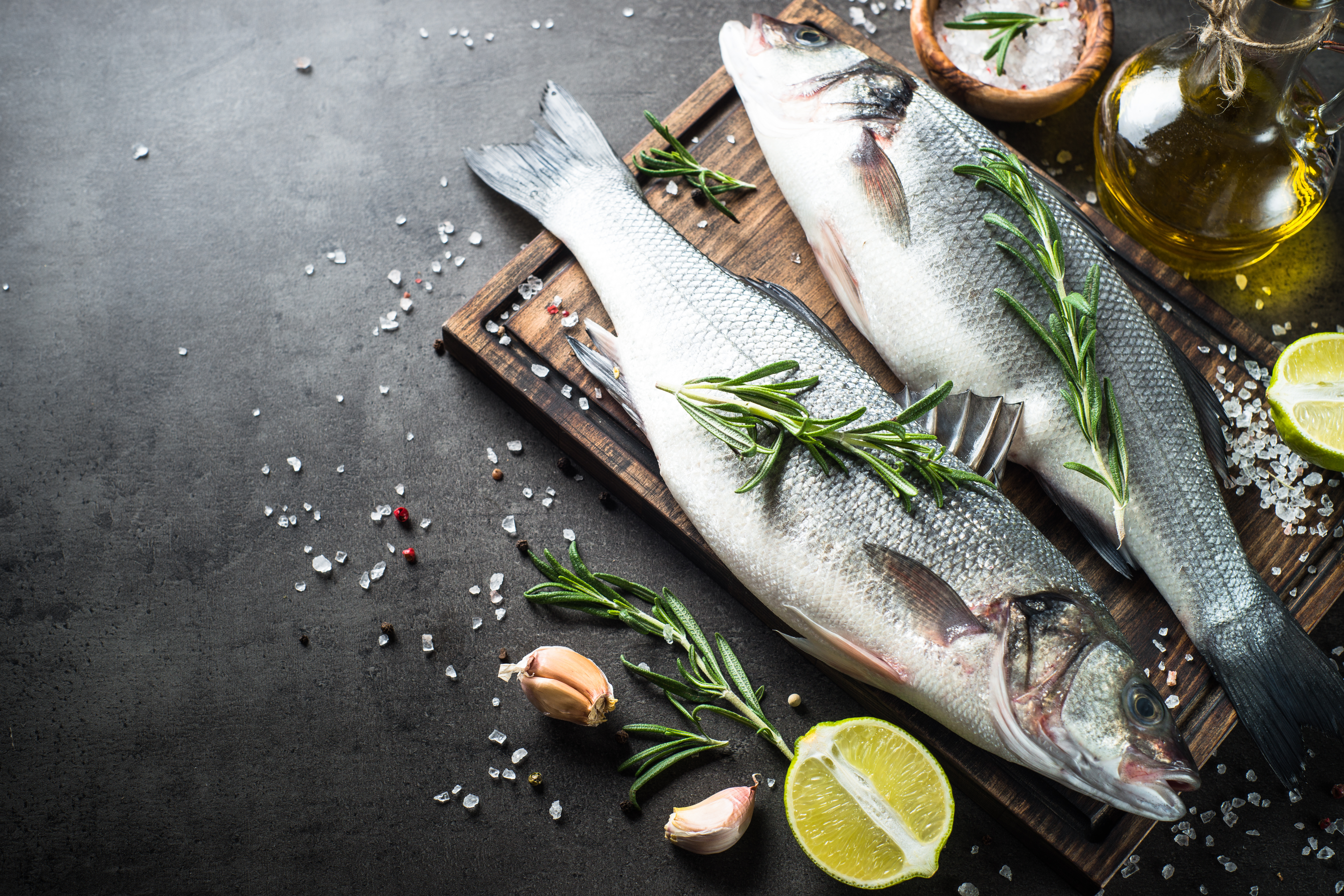 Recomandările ANPC pentru cei care cumpără pește și preparate din pește în această perioadă