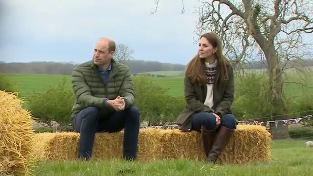 Prințul William și soția sa, Kate, au vrut să vadă cum e viața la țară și s-au plimbat cu tractorul