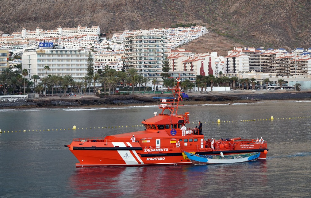 O ambarcațiune cu 24 de cadavre la bord a ajuns în Canare