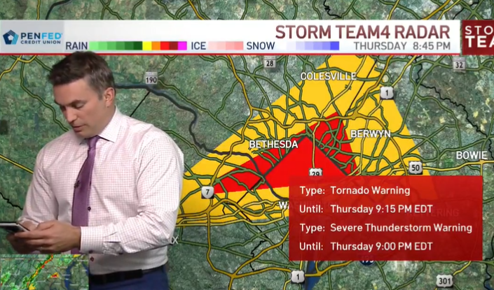 VIDEO Un prezentator meteo și-a sunat copiii în direct pentru a-i avertiza că o tornadă se îndreaptă spre casa lor