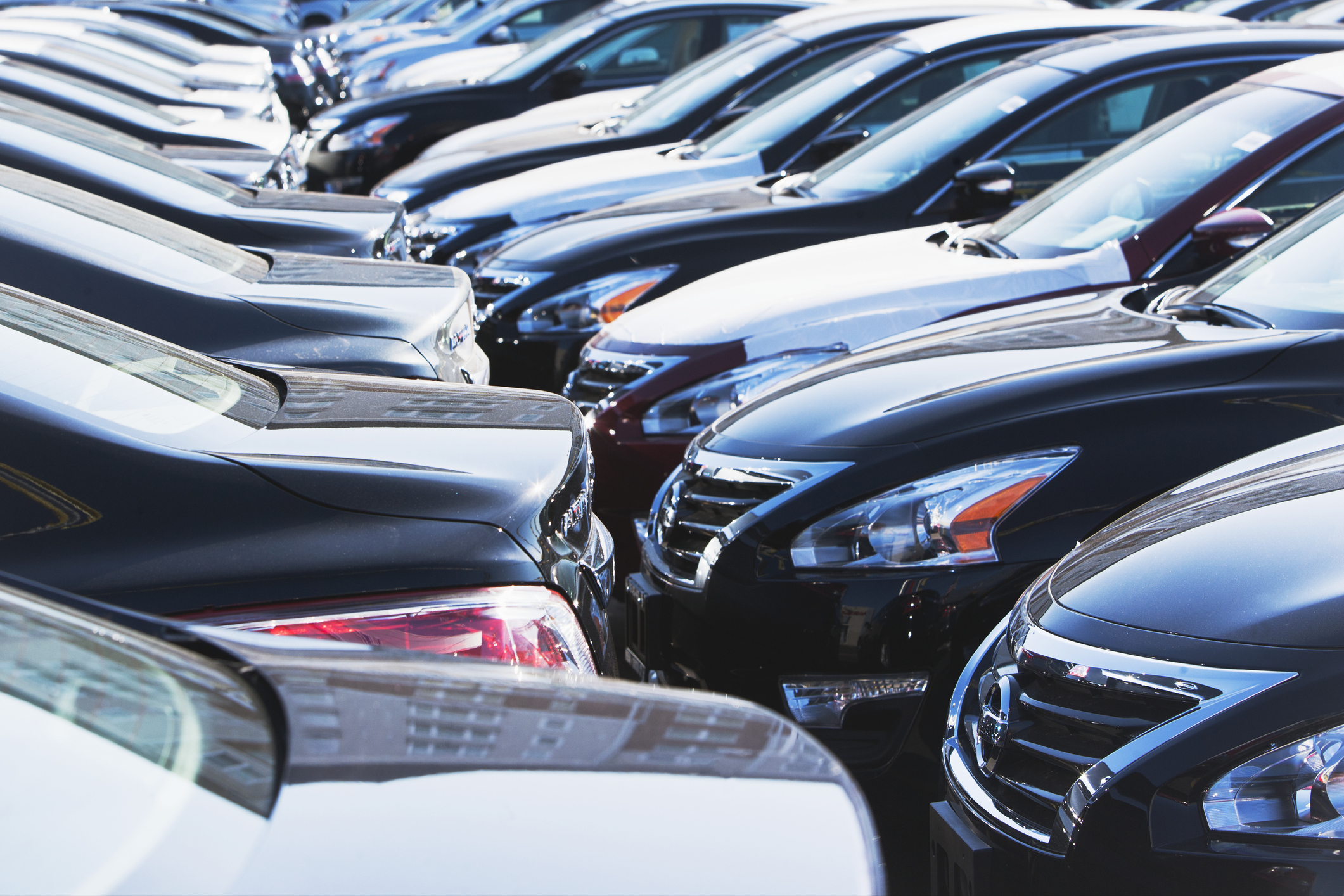 Producția de mașini a scăzut, iar termenele pentru livrarea autoturismelor noi au ajuns până la un an