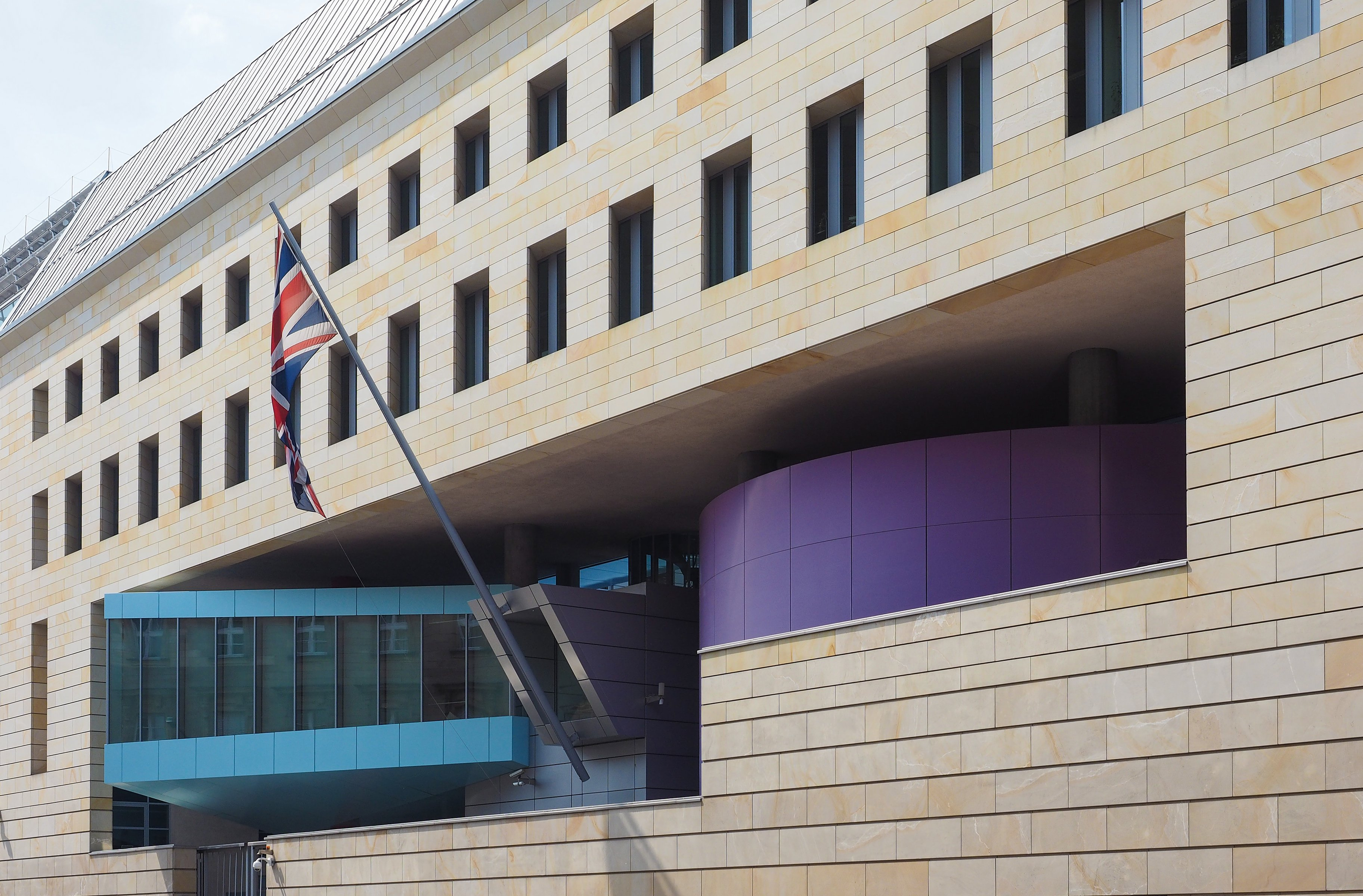 Un fost angajat al Ambasadei Marii Britanii la Berlin este acuzat că a trimis informaţii Rusiei
