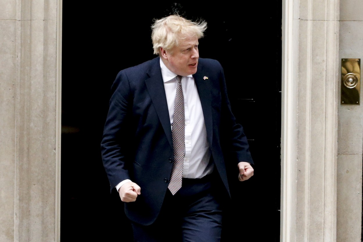 Moțiunea de cenzură împotriva lui Boris Johnson a picat. Premierul britanic rămâne în funcție