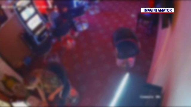 Agresiune cu bâte și spray-uri lacrimogene, într-un bar din Galați. Doi indivizi, căutați de poliție