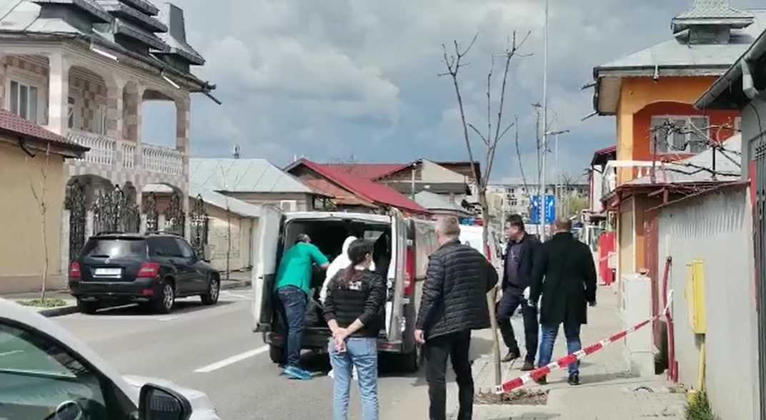 VIDEO Dublă crimă în Călăraşi. Un bărbat și fiica sa au fost găsiţi înjunghiaţi în casă, criminalul ar fi recidivist