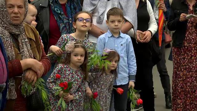 Credincioșii ortodocși sărbătoresc Floriile. Mii de oameni din toată țara au participat la pelerinaje