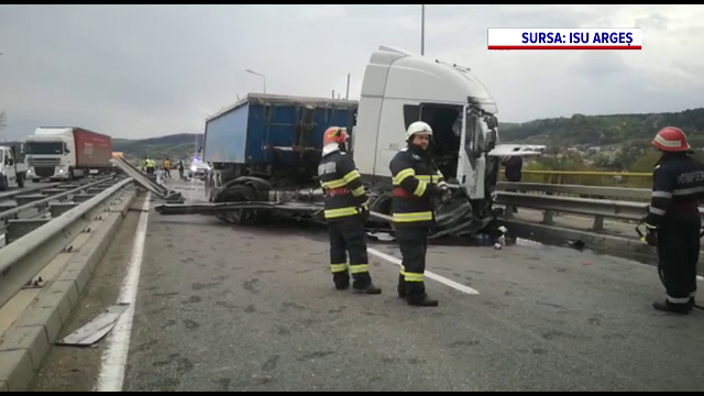 Două camioane s-au ciocnit în județul Argeș. Unul dintre șoferi a pierdut controlul