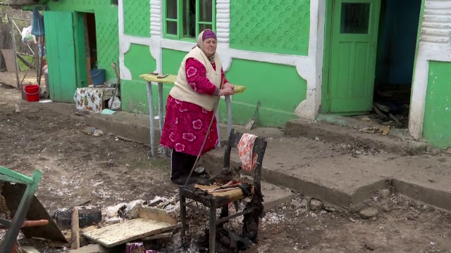 Emilia Ilașcu, o bătrână din Iași, are nevoie de ajutor după ce un incendiu i-a distrus complet casa