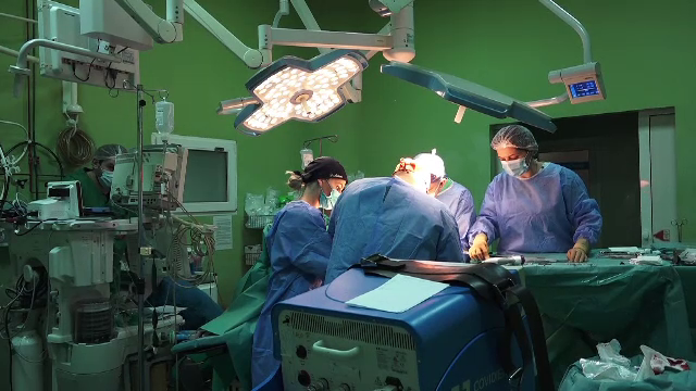 Medicii din Târgu Mureș au reușit să reconstruiască limba unui pacient, după o intervenție chirurgicală de 11 ore