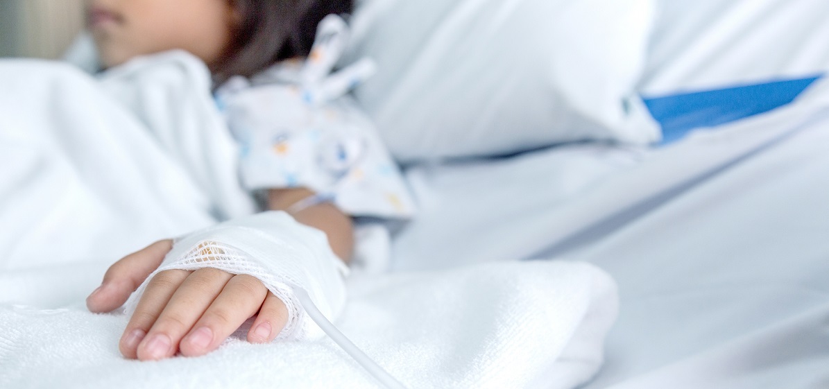 Surse: Transplant de ficat pentru fetița de 5 ani cu hepatită misterioasă. Încă două cazuri suspecte în România