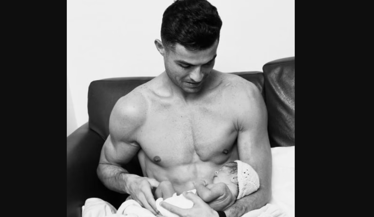 Fotografie emoționantă cu Ronaldo și fiica sa, după moartea fratelui geamăn: ”Forever love”