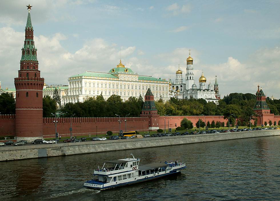 Kremlinul s-a saturat sa fie criticat pe internet si angajeaza bloggeri