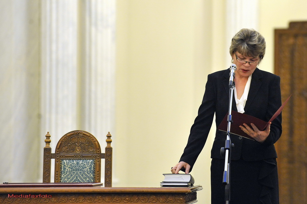 Mona Pivniceru a depus juramantul de investitura in functia de ministru al Justitiei