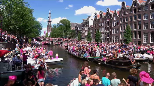 Mai multi fotbalisti si ministri olandezi, prezenti la a 18-a editie a paradei gay din Amsterdam
