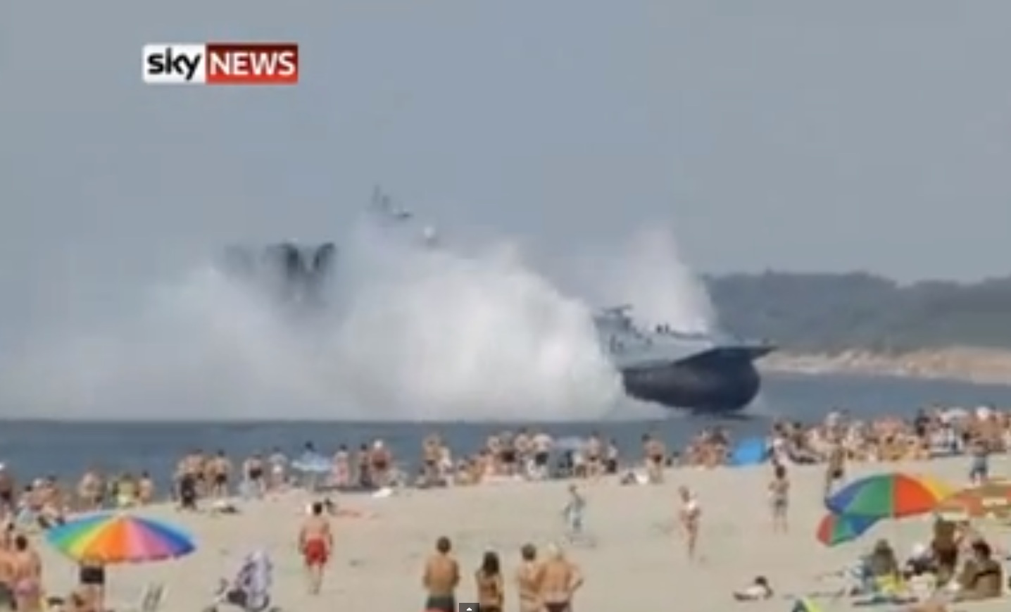 Surpriza uriasa pe plaja. O nava a armatei ruse a evacuat o plaja dintr-o zona turistica a Rusiei