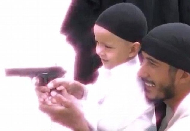 Noua generatie de teroristi: Al-Qaida antreneaza copii de 5 ani pentru razboiul cu Vestul