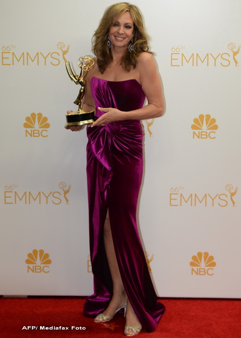 Moda la gala Emmy 2014: Vedetele au ales rosu si alb pentru defilarea pe covorul rosu - Imaginea 18