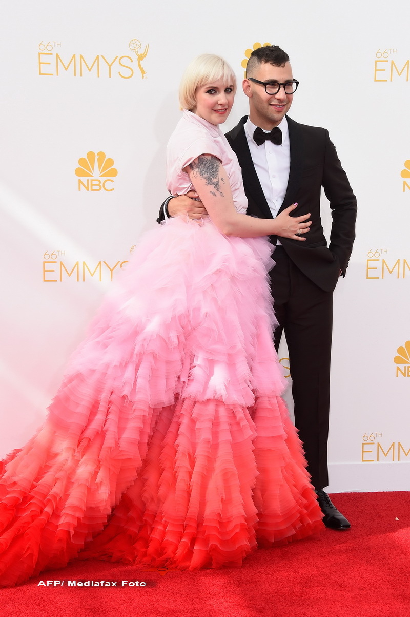 Moda la gala Emmy 2014: Vedetele au ales rosu si alb pentru defilarea pe covorul rosu - Imaginea 6