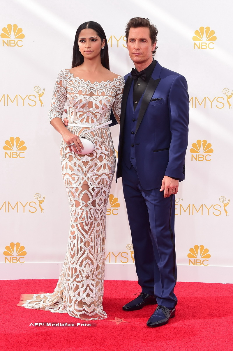 Moda la gala Emmy 2014: Vedetele au ales rosu si alb pentru defilarea pe covorul rosu - Imaginea 3