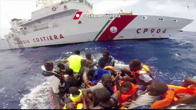 Doua ambarcatiuni cu 450 de imigranti s-au scufundat in largul Libiei. Marinarii au reusit sa salveze doar 200 de persoane