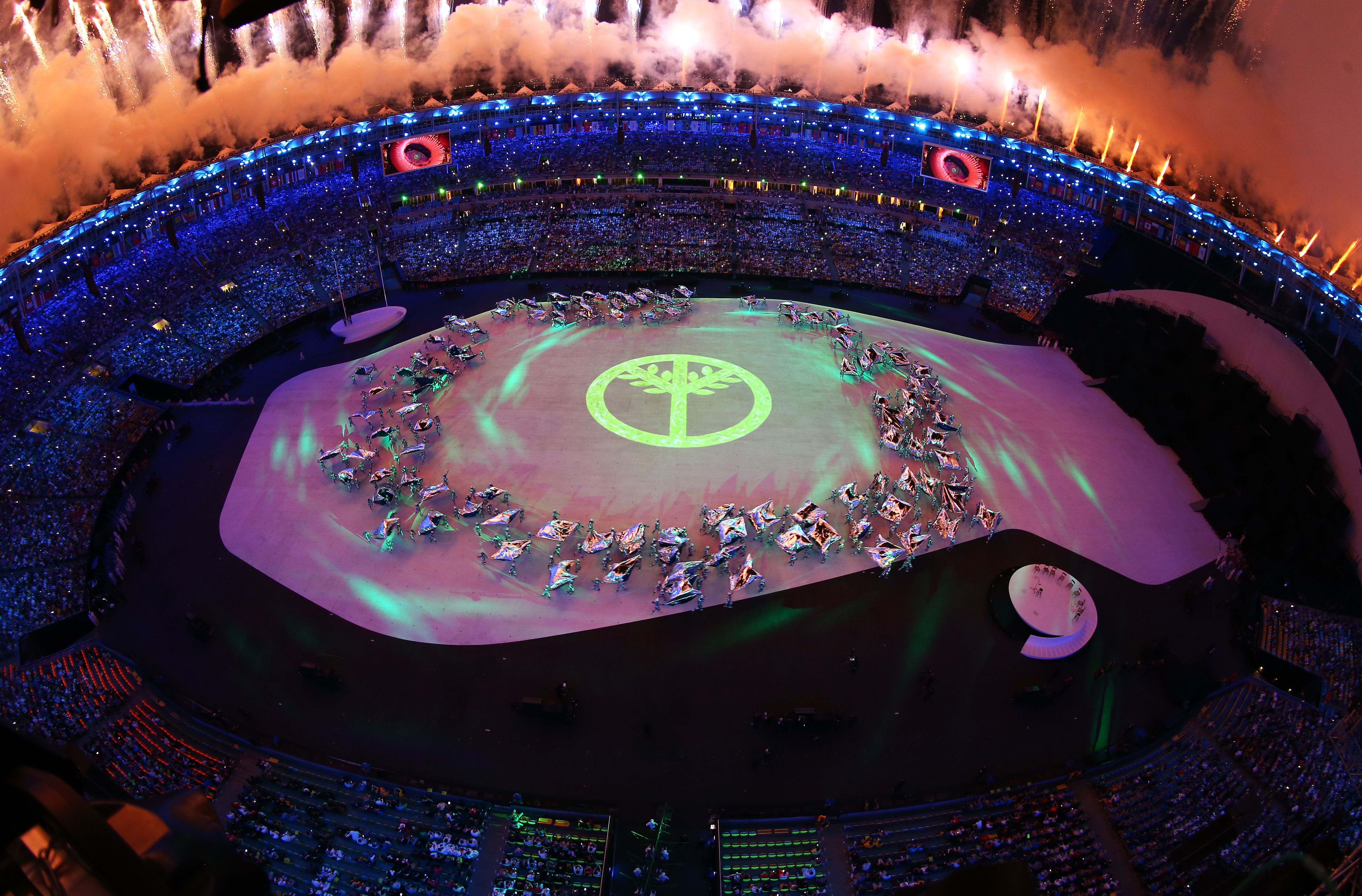 Brazilia a dat startul Jocurilor Olimpice de la Rio cu un puternic mesaj eco. Ponor a dus steagul Romaniei pe Maracana - Imaginea 4