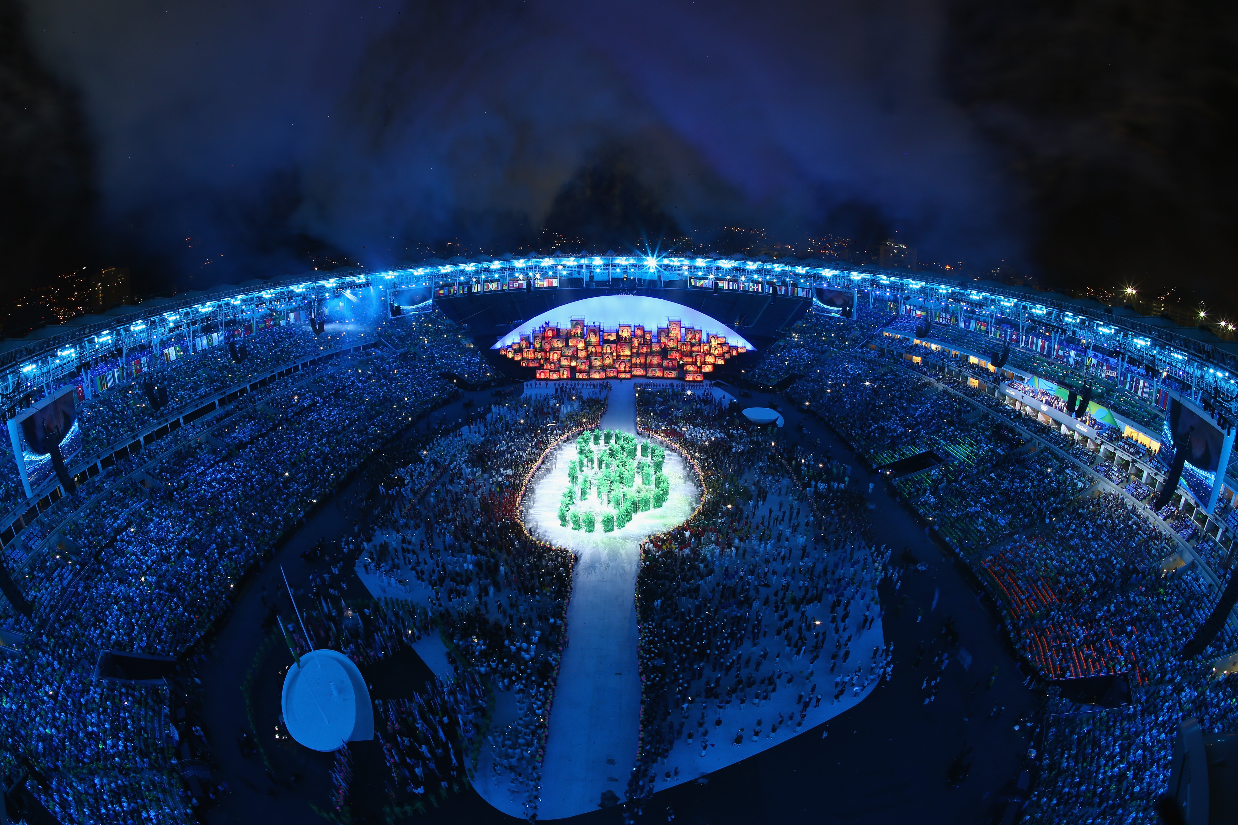 Brazilia a dat startul Jocurilor Olimpice de la Rio cu un puternic mesaj eco. Ponor a dus steagul Romaniei pe Maracana - Imaginea 15