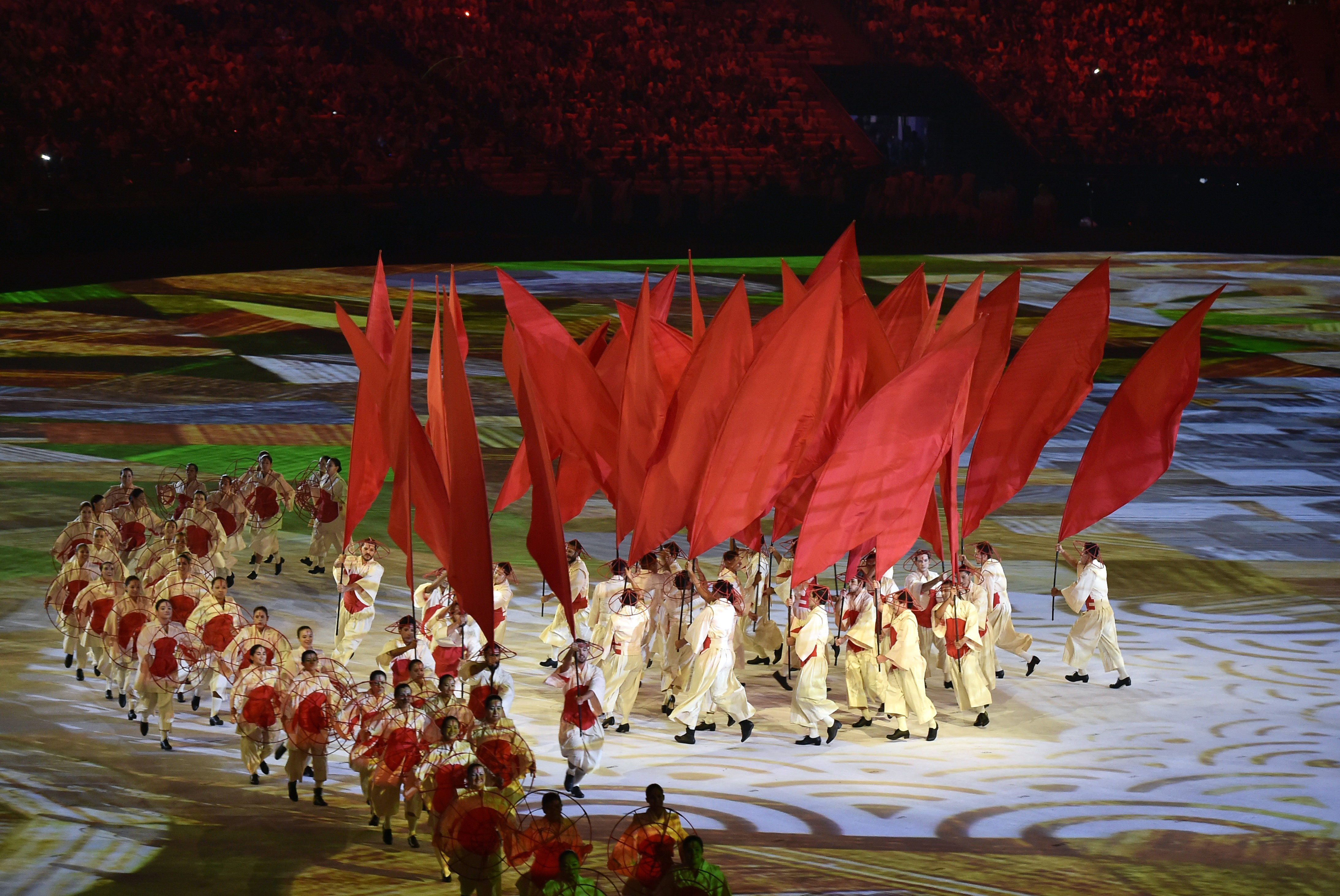 Brazilia a dat startul Jocurilor Olimpice de la Rio cu un puternic mesaj eco. Ponor a dus steagul Romaniei pe Maracana - Imaginea 19