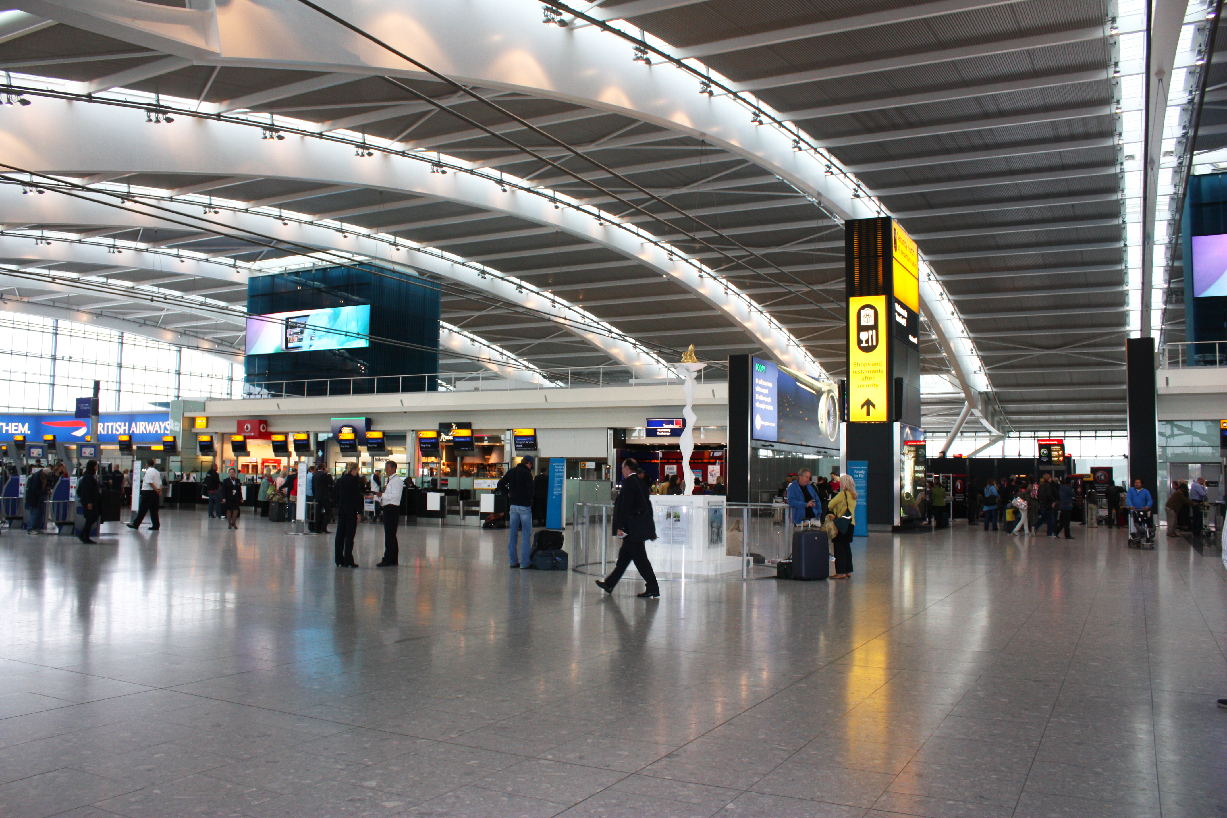 Pilot prins băut la manşă pe aeroportul Heathrow