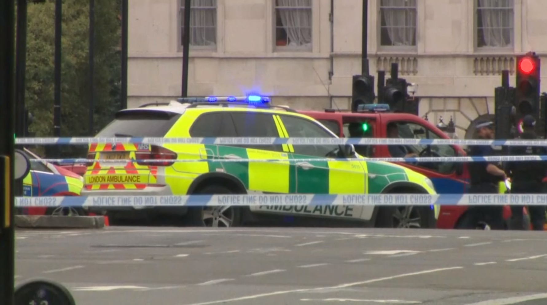 Incident terorist la Londra. Șofer arestat, după ce a intrat în pietoni în fața Parlamentului