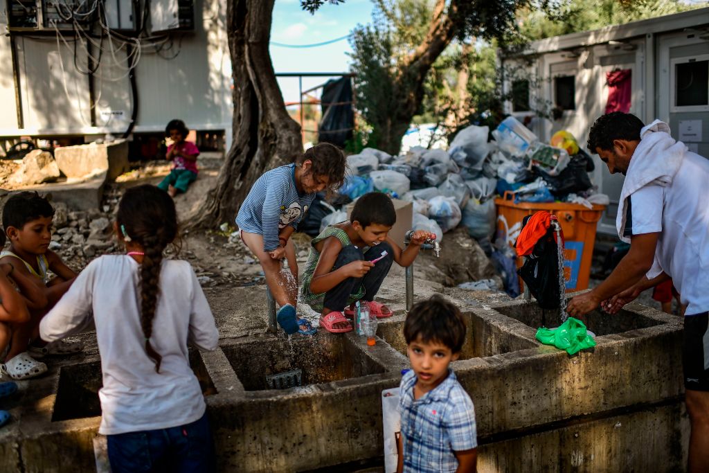Condițiile dure din Lesbos îi împing pe copii la suicid. „E mai rău decât războiul din Siria”
