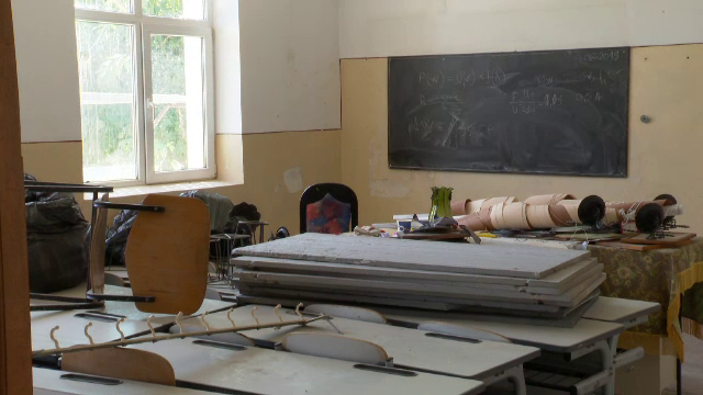 Părinții unor elevi din București au plătit pentru reparații, deși școala are fonduri de 100.000 euro - Imaginea 1